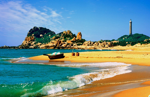 6. Làm một chuyến du lịch đến Mũi Né - Phan Thiết dịp này, du khách có thể tha hồ vẫy vùng tắm mát trong làn nước xanh, “quẫy” tưng bừng trên đồi cát Bay.