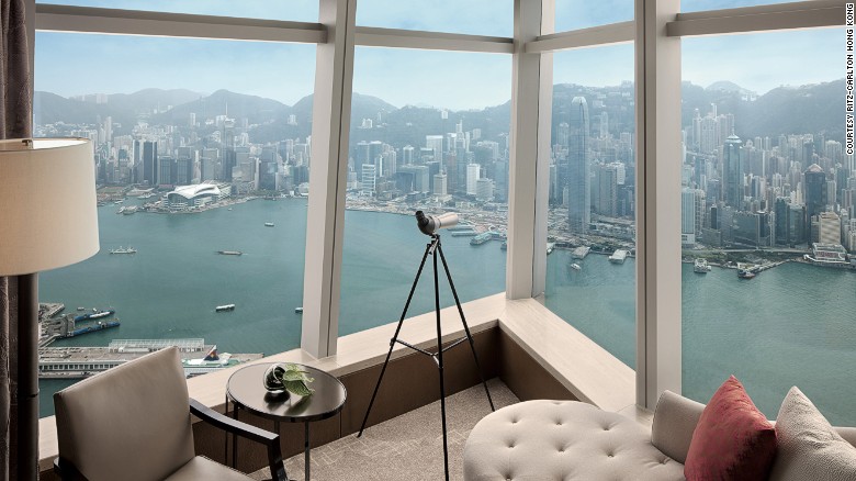 Ritz - Carlton: Khách sạn cao bậc nhất thế giới, nằm từ tầng 102 - 118 ở trung tâm thương mại quốc tế tại Kowloon