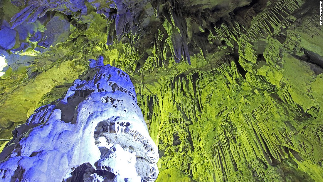 Abukuma - do: Gồm nhiều hang động đá vôi dài 3000m, tuy nhiên hiện tại mới chỉ có 600m hang động được đưa vào khám phá