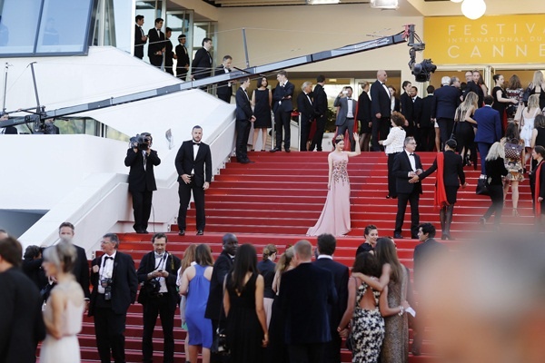  Hình ảnh của “Lady Di của Việt Nam” đã thực sự lan tỏa trên thảm đỏ quốc tế tại Cannes.