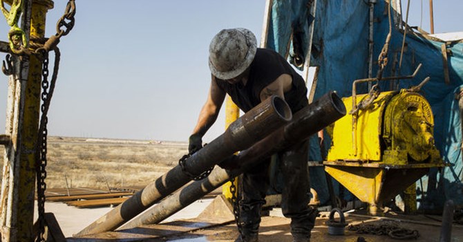 Giá dầu thô giảm mạnh do sản lượng của OPEC lên cao kỷ lục