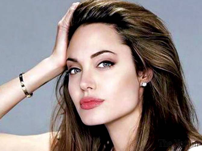 Nhan sắc thời kỳ đỉnh cao của Angelina Jolie khiến người hâm mộ không khỏi xót xa với hình ảnh hiện tại của cô