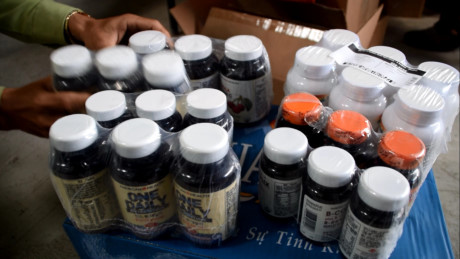 Phát hiện hơn 10.000 lọ thực phẩm, gần 100 mặt hàng không nguồn gốc - ảnh 2