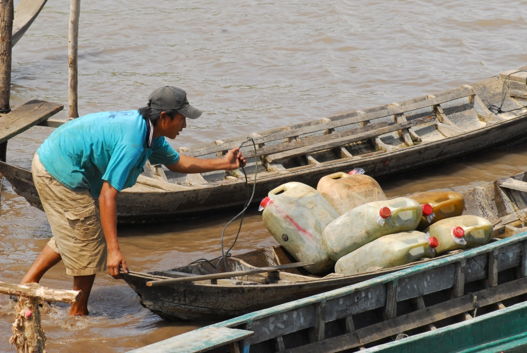 Gian lận thương mại, buôn lậu xăng dầu diễn biến phức tạp - ảnh 1