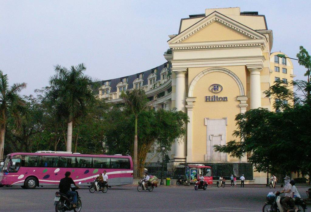 Năm 2012, Tập đoàn Tập đoàn BRG mà người đứng đầu là doanh nhân Nguyễn Thị Nga đã mua lại khách sạn Hilton Opera - một khách sạn có vị trí hiếm có ở Hà Nội từ tay các ông chủ Đức và Áo. Mọi việc diễn ra êm thấm và đa số mọi người chỉ biết đến thương vụ này khi đã xong việc.