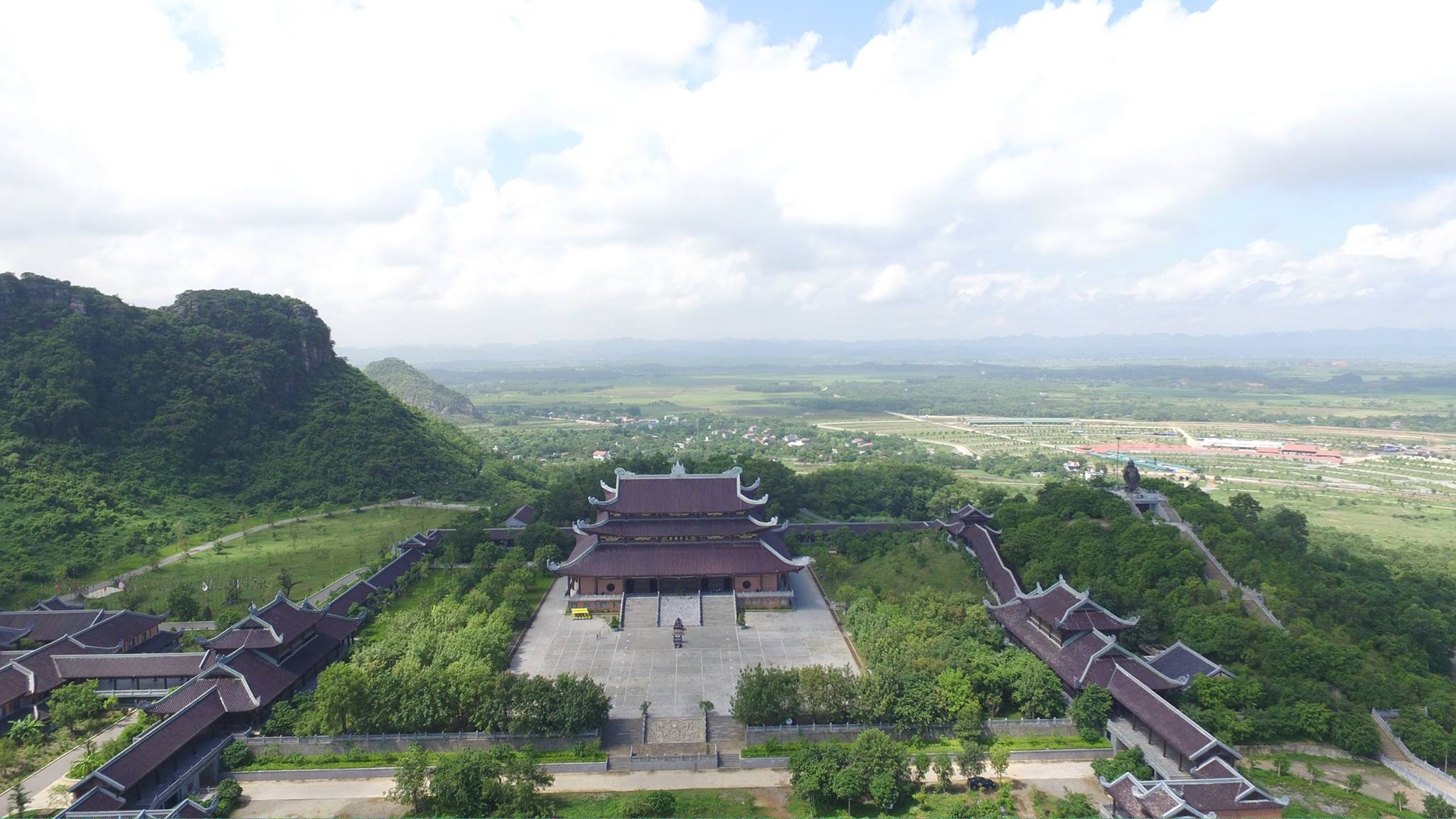 Nổi bật với quy mô chùa lớn nhất ở Việt Nam