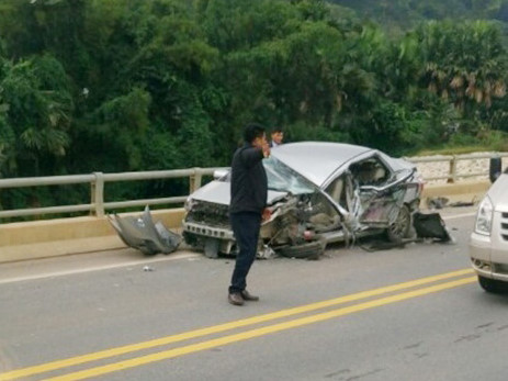 Hiện trường vụ tai nạn giao thông nghiêm trọng trên cao tốc Nội Bài – Lào Cai