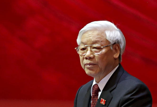 Tổng bí thư Nguyễn Phú Trọng trình bày báo cáo của Ban Chấp hành Trung ương Đảng khóa XI về các văn kiện của Đại hội Đảng lần thứ 12