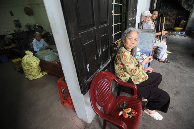 Ngoài chăm sóc và nuôi dưỡng trẻ nhỏ, chùa Bồ Đề còn có phòng để chăm sóc những cụ già neo đơn không nơi nương tựa