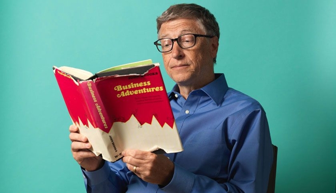 Tỷ phú Bill Gates cho biết nếu Microsft thất bại, có lẽ ông đã làm nhà nghiên cứu trí tuệ nhân tạo. Dù vậy, ông cũng là một trong những người luôn bày tỏ sự lo ngại về vấn đề này, cùng các nhà khoa học như Stephen Hawking hay ông chủ hãng xe điện Tesla - Elon Musk.