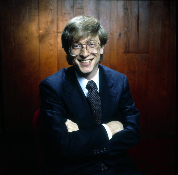 Bill Gates tốt nghiệp trường Lakeside vào năm 1973 với số điểm thi SAT gần như tuyệt đối ( kỳ thi chuẩn hóa cho việc đăng ký vào một số trường đại học ở Hoa Kỳ) là 1590/1600. Mùa thu năm đó, ông đã ghi danh vào đại học Harvard và đã bỏ học một năm sau đó.