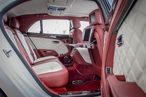 Bên cạnh đó, Bentley Mulsanne Speed 2016 còn mang đến cho hành khách cảm giác thư giãn với vị trí ghế ngồi chỉnh điện 14 hướng với 2 vị trí nhớ.