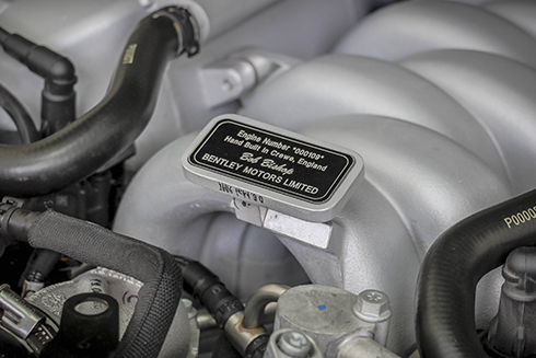 Sức mạnh động cơ truyền xuống bánh xe thông qua hộp số tự động 8 cấp thể thao kết hợp hệ dẫn động cầu sau. Với động cơ trên Bentley Mulsanne Speed 2016 chỉ mất 4,9 giây để đạt vận tốc 100km/h từ vị trí xuất phát, trước khi đạt vận tốc tối đa 305 km/h.