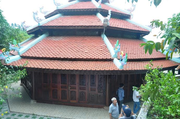 Một ngôi nhà được dựng hoàn toàn bằng gỗ trong khu biệt phủ trên đèo Hải Vân của đại gia vàng Ngô Văn Quang