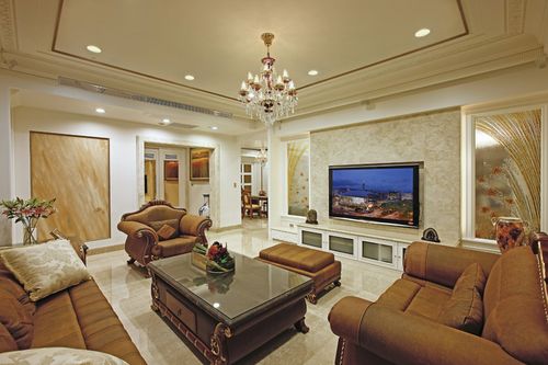 Phòng khách được thiết kế theo phong cách hiện đại với sự kết hợp nhuần nhuyễn giữa kiến trúc Đông - Tây