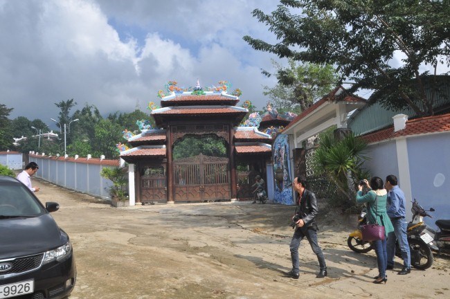 Cổng khu biệt thự của đại gia khai khoáng Ngô Văn Quang.