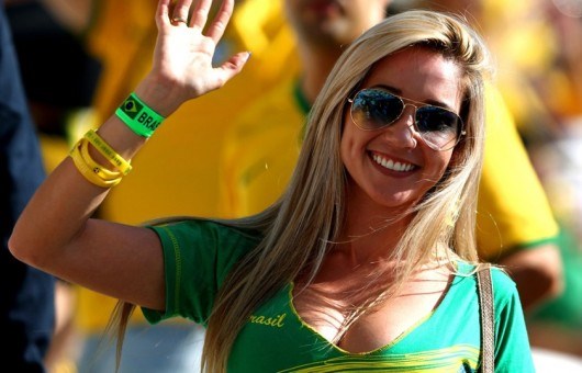 Cô gái này cổ vũ cho Brazil
