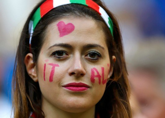 Fan nữ của đội Ý