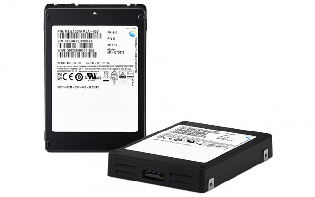 Chiếc ổ cứng SSD có tên gọi PM1643 có khả năng lưu trữ đến 30,72 TB dữ liệu