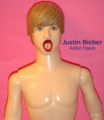 Ca sĩ người Mỹ Justin Bieber được ‘tạc’ búp bê người lớn với sản phẩm mang tên Justin-Beaver.