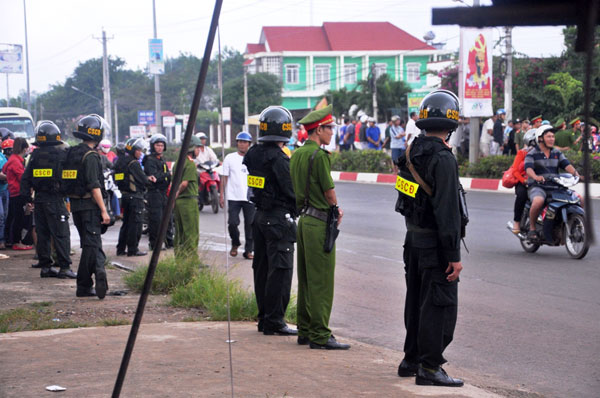 Lực lượng Công an bảo vệ hiện trường vụ thảm sát ở Bình Phước