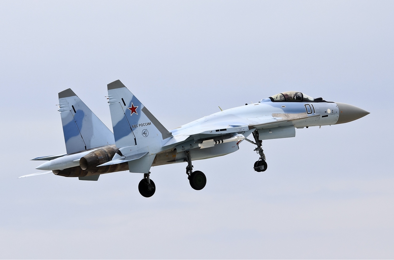 Chiến đấu cơ Su-35S do Phòng thiết kế P.Sukhoi thiết kế và được sản xuất tại Xí nghiệp chế tạo máy bay Yuri Gagarin.
