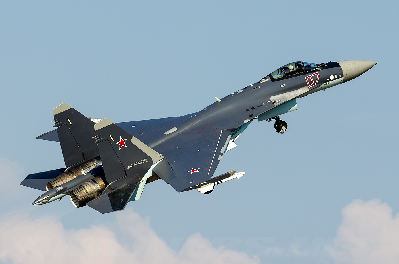 Su-35S là biến thể nâng cấp hiện đại nhất của họ máy bay Su-27 của Nga.