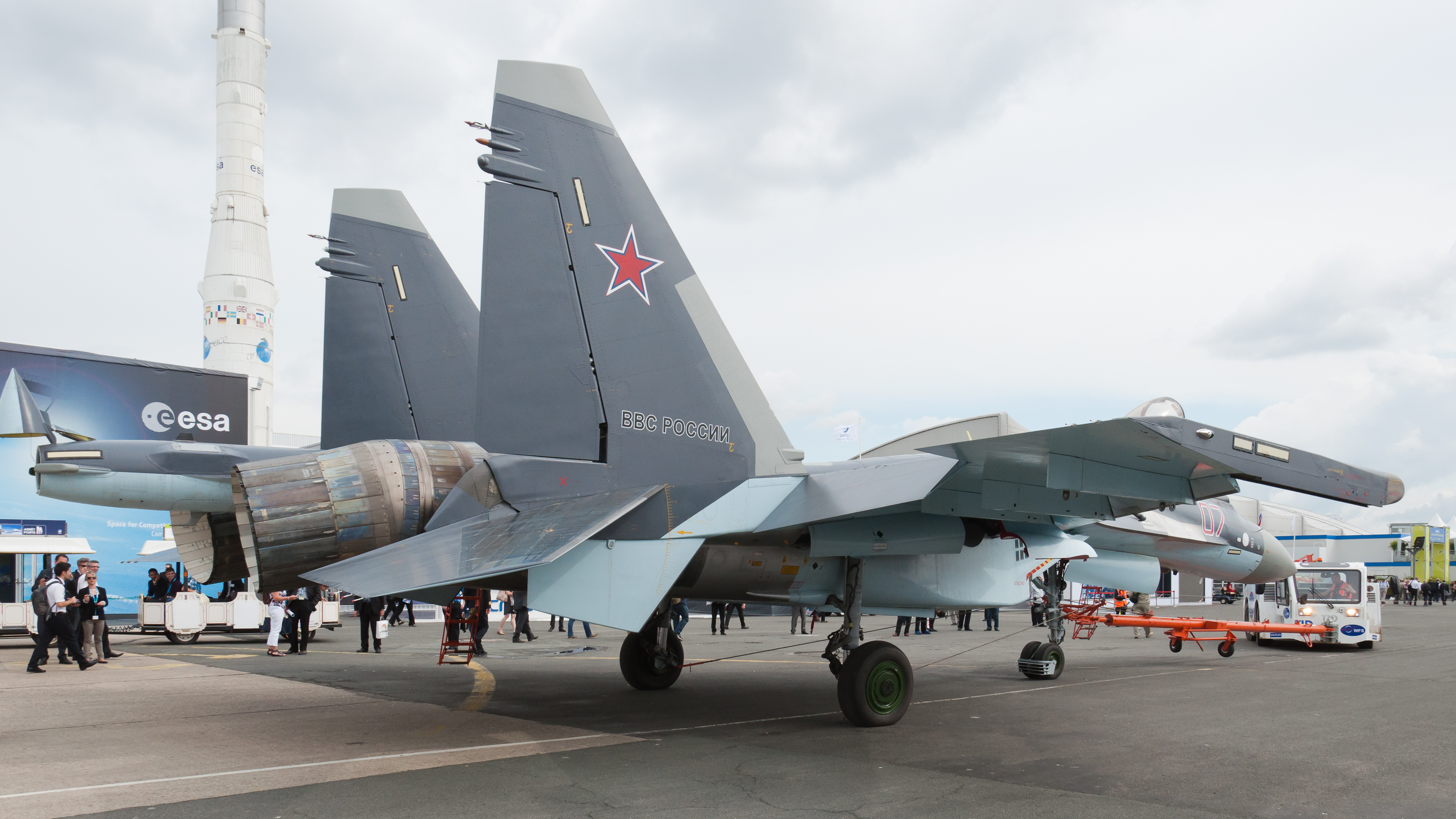 Su-35S được trang bị các tên lửa không đối đất và không đối hải hiện đại hàng đầu thế giới như tên lửa Kh -15, Kh-31, Kh-29 và các loại bom như KAB -500, KAB-1500.