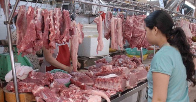 Con số gần 1/3 thịt gia súc ở TPHCM có dư lượng chất cấm trong chăn nuôi lớn khiến người tiêu dùng hoang mang, lo ngại