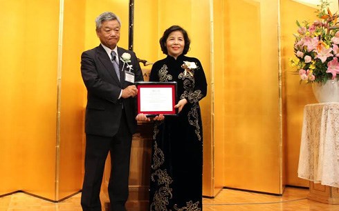 Bà Mai Kiều Liên – Chủ tịch Hội đồng quản trị kiêm Tổng giám đốc Vinamilk là người Việt Nam duy nhất đoạt giải trong lĩnh vực “Kinh tế và đổi mới doanh nghiệp” của Giải thưởng Nikkei châu Á