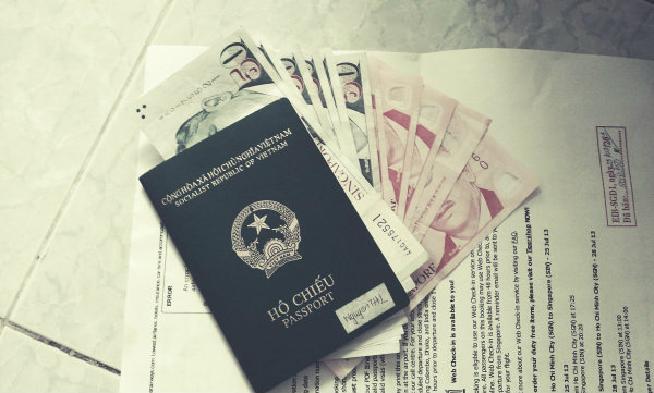 7. Dễ dàng khi xin visa: Du khách nước ngoài có thể dễ dàng khi xin visa tại các Đại sứ quán Việt Nam ở nước ngoài, với các thủ tục nhanh và khá đơn giản. Chỉ cần nộp đơn xin tại Đại sứ quán chỉ mất khoảng 1 tuần bạn sẽ có kết quả.