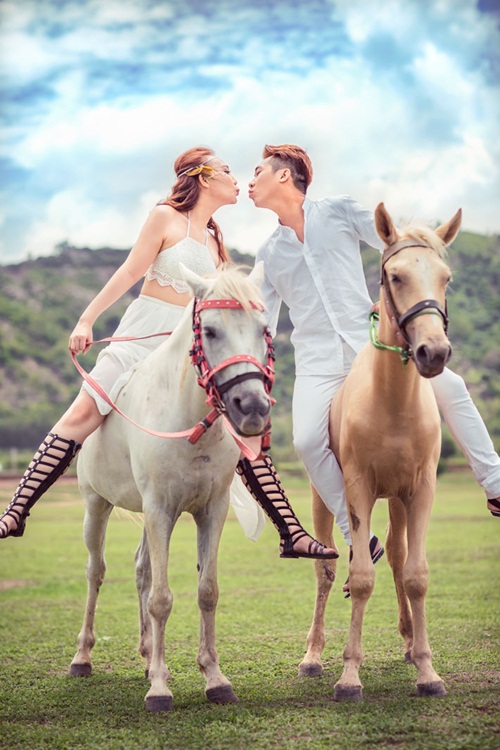 Bộ ảnh cưới trên lưng ngựa đầy phong cách của cặp đôi Sài thành