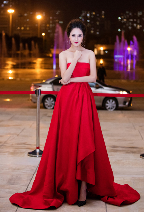 Sao Việt: Phạm Hương, Ngọc Trinh mặc đẹp nhất tuần qua Sao Việt: Phạm Hương, Ngọc Trinh mặc đẹp nhất tuần qua