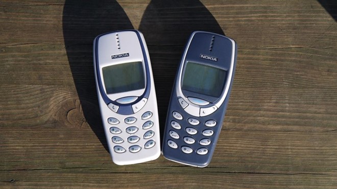 Nokia 3310: Thiết kế đẹp, chắc chắn và thương hiệu Nokia, 3310 là chiếc điện thoại được nhiều người ao ước vào thời điểm đó. Theo các hãng thống kê, đã có hơn 126 triệu chiếc Nokia 3310 được bán ra trên toàn cầu. Ảnh: Internet