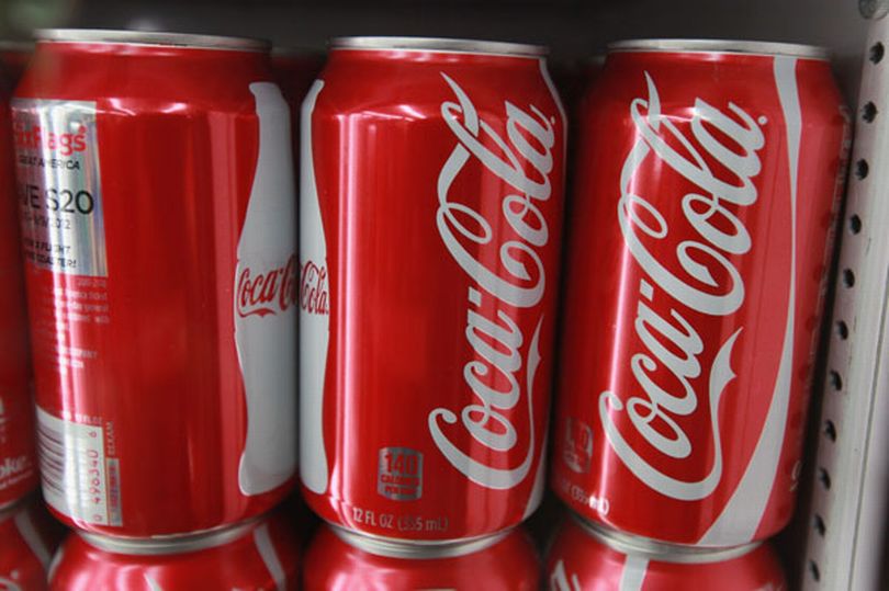 Hãng Coca-Cola đã yêu cầu cảnh sát điều tra rõ ràng vụ việc. Ảnh: Mirror