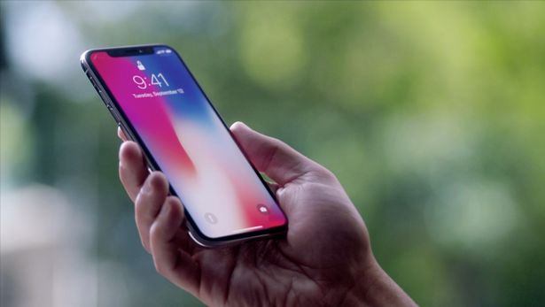 iphone-x-va-galaxy-note-8-dat-len-ban-can-2-sieu-pham iphone-x-va-galaxy-note-8-dat-len-ban-can-2-sieu-pham