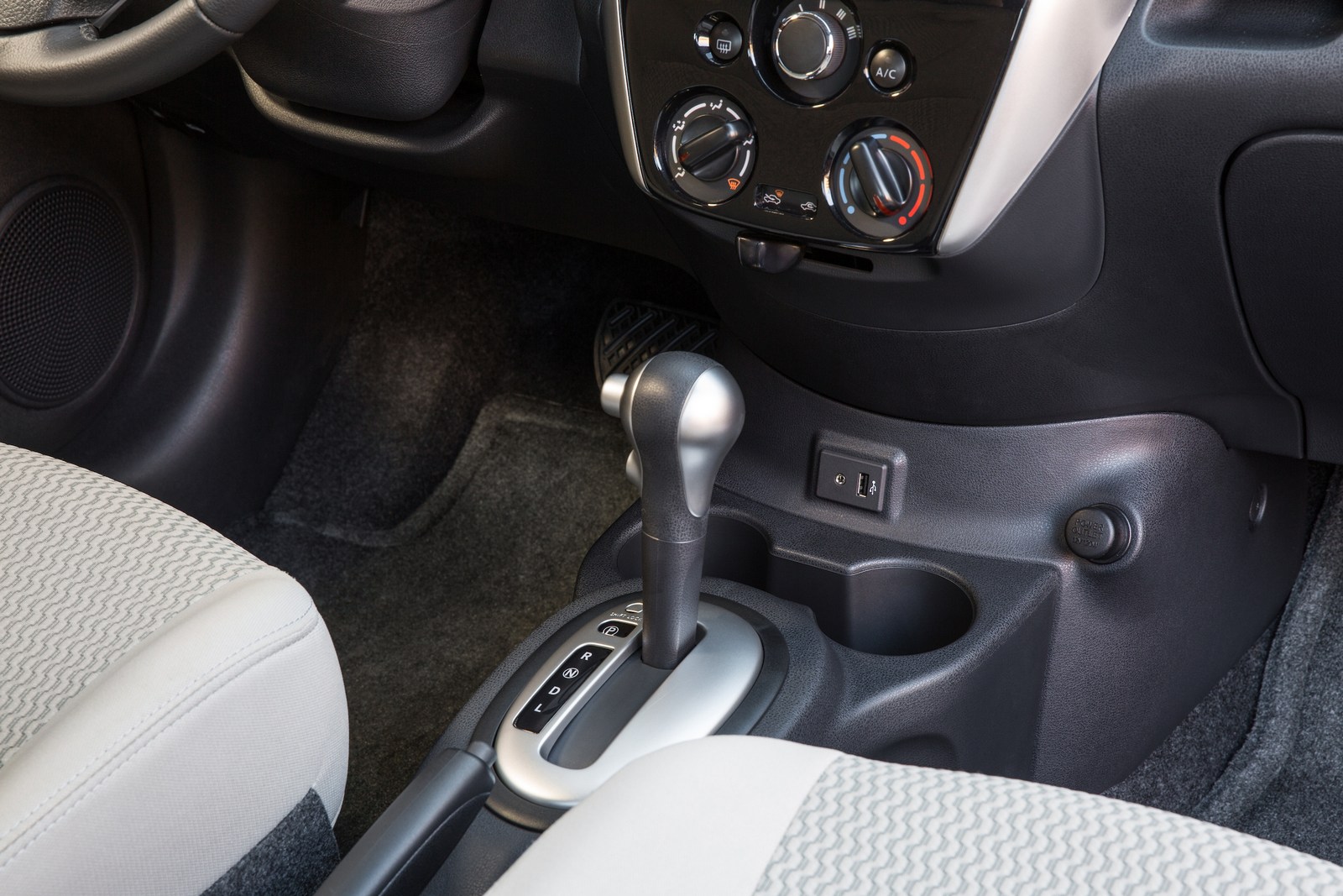 chiec-xe-hatchback-dep-sang-chanh-gia-chi-351-trieu-moi-ra-mat-co-gi-hay chiec-xe-hatchback-dep-sang-chanh-gia-chi-351-trieu-moi-ra-mat-co-gi-hay