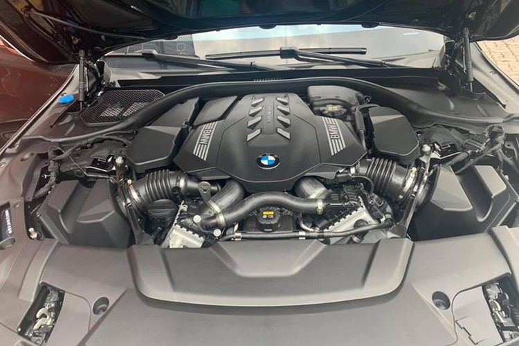  Primer plano de BMW 0Li valorado en más de mil millones de dong acaba de regresar a Vietnam Apariencia audaz, motor potente