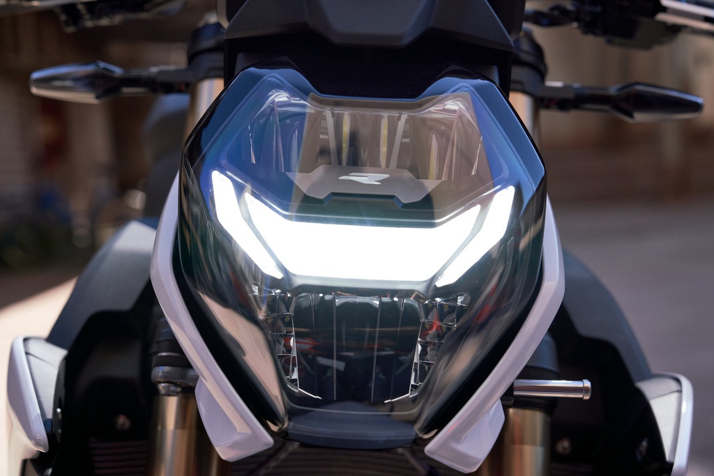 bmw-s-1000-r-2021-duoc-ra-mat-goai-hinh-bat-mat-cong-suat-manh-165-ma-luc bmw-s-1000-r-2021-duoc-ra-mat-goai-hinh-bat-mat-cong-suat-manh-165-ma-luc