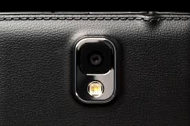 Camera: Những gì chúng ta đã và đang biết được qua các tin đồn là thiết bị sẽ sở hữu camera 16MP cùng khả năng chống rung quang học OIS. Nhiều khả năng camera trên Note 4 sẽ thừa hưởng từ Galaxy S5 nhưng hy vọng sẽ có một sự thay đổi nào đó giúp chất lượng ảnh chụp tốt hơn trong các điều kiện khác nhau.