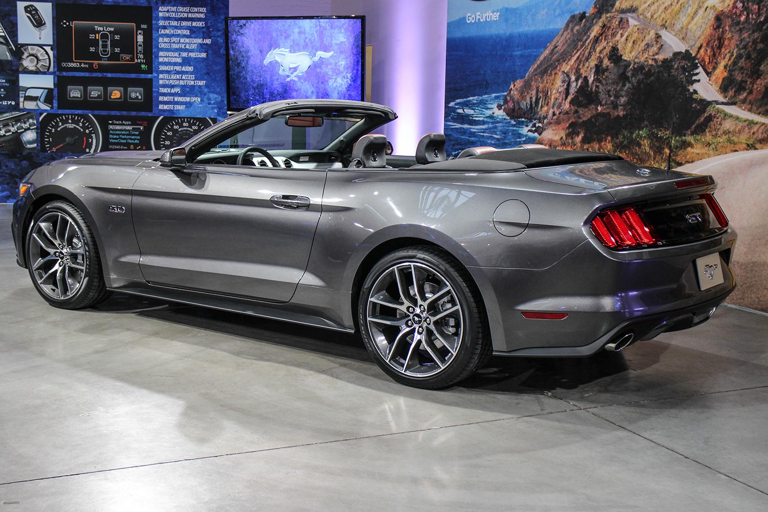 Ford Mustang: Được ví như 'ngựa hoang' của nước Mỹ, tuy nhiên nếu tin đồn 'tăng cân' là chính xác, phiên bản 2015 của Ford Mustang có lẽ sẽ gặp nhiều khó khăn để đánh bại các dòng xe cơ bắp khác và chinh phục người tiêu dùng 