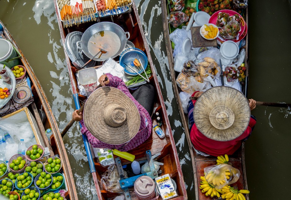 Chợ nổi Thái Lan thu hút khá nhiều khách du lịch ghé chơi, đặc biệt vào thời điểm cuối tuần là vô cùng nhộn nhịp.