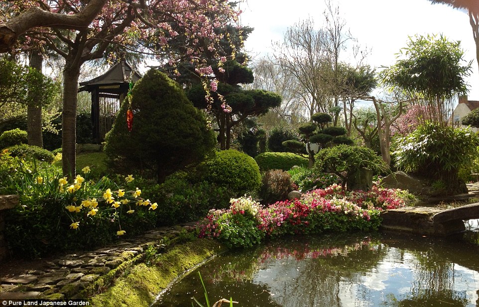 Vào năm 1980, Buddha Maitreya đã tạo ra khu vườn Nhật Bản này để thúc đẩy một môi trường hòa bình khi du khách tới đây thưởng thức.