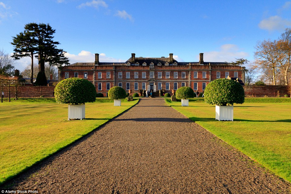 Khu vườn ở Erddig Hall (ảnh) thiết kế theo phong cách ở thế kỷ 18 mặc dù nó đã bị lãng quên một thời gian.