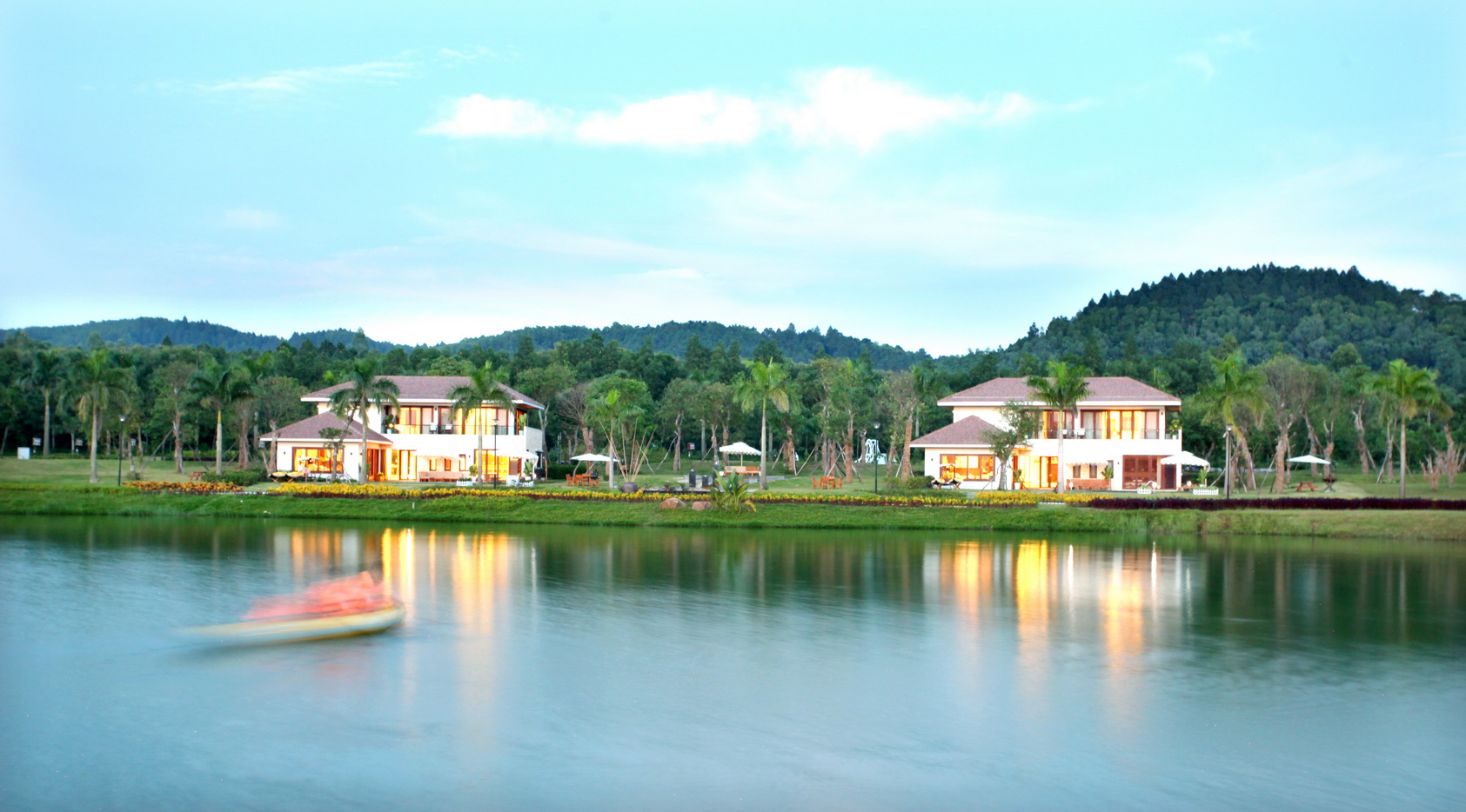 Nhà nghỉ, khách sạn có tầm nhìn hướng ra hồ