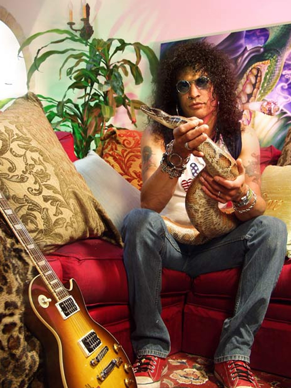 Tay guitar huyền thoại Slash của ban nhạc Guns N'Roses 'chơi độc' khi sở hữu một chú rắn. 