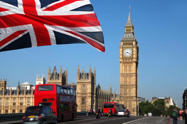 Tháp đồng hồ Big Ben: Tháp đồng hồ 150 năm tuổi Big Ben là một trong những địa điểm tham quan nổi tiếng hàng đầu nước Anh. Đây là tháp đồng hồ công cộng lớn thứ 3 trên thế giới và là biểu tượng nổi tiếng của Anh quốc cũng như thành phố London trên phim ảnh.