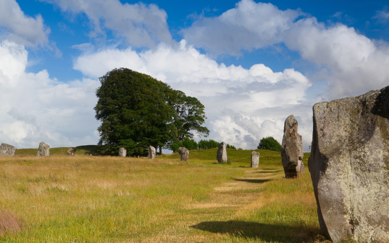 Avebury là vòng tròn đá lớn nhất thế giới. Nếu ưa thích không gian lịch sử thì đừng bỏ qua địa chỉ này cho chuyến picnic của cả gia đình ở xứ sở sương mù.