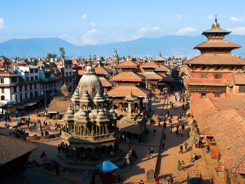 Thủ đô của Nepal – Kathmandu được bao quanh bởi một thung lũng với vô vàn các điểm di tích lịch sử thú vị bao gồm 7 kỳ quan thế giới được UNESCO công nhận như đài tưởng niệm Phật giáo Stupa, quảng trường Durbar,...