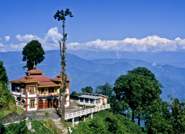 Công viên quốc gia Khangchendzonga – Ấn Độ: Nằm ở tỉnh Sikkim phía bắc Ấn Độ, Vườn quốc gia Khangchendzonga có sông suối, thung lũng, sông băng, rừng nguyên sinh và đỉnh Khangchendzonga của dãy Himalaya.